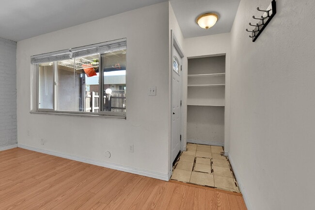 Photo - $1,595.00, 2 bed, 1 bath Located in Denver with a washer and dryer + 1/2 off first month rent Unit #O1
