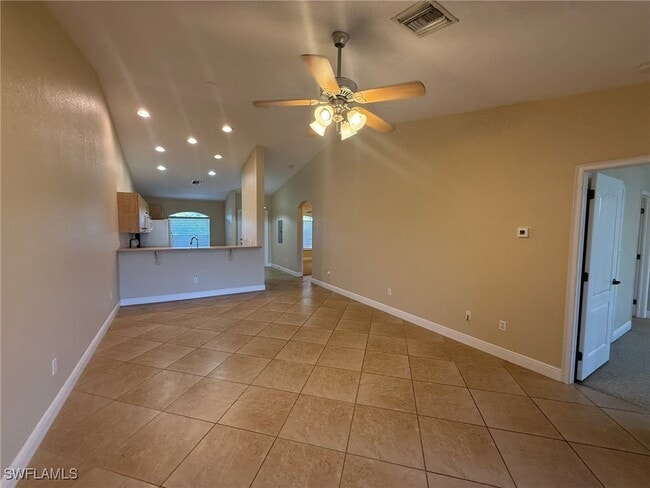 Building Photo - 264 SW 3rd Terrace Unit 201
