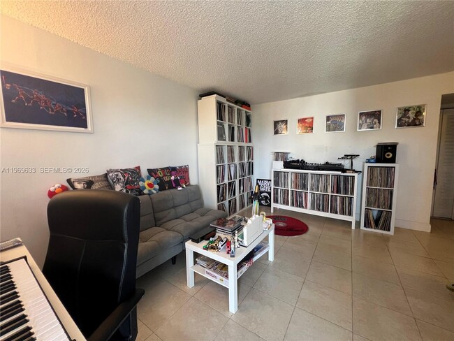 Photo - 1801 S Treasure Dr Unidad 504