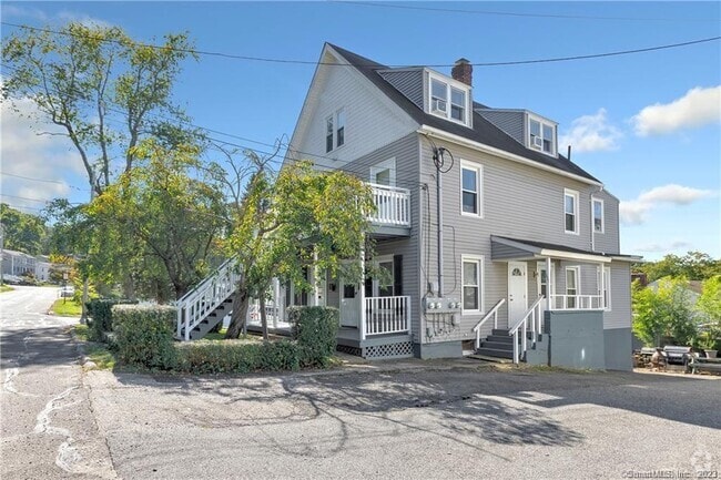 Building Photo - 113 Kneen St Rental