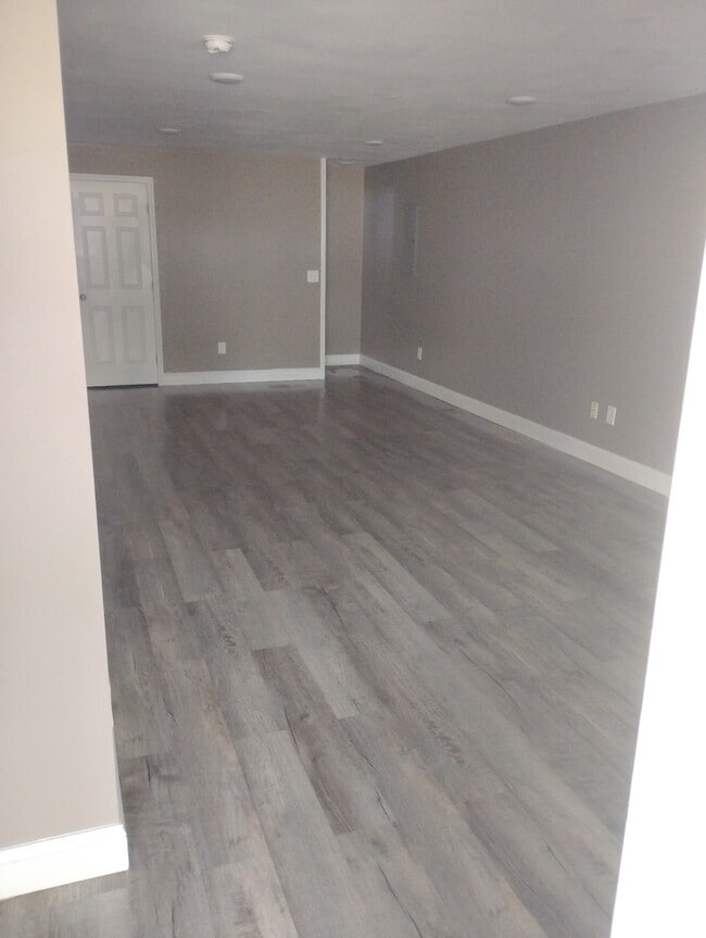 Building Photo - 1611 Chinquapin Grove Rd Rental