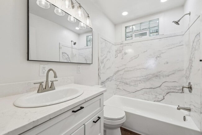 Photo - 304 Harris St