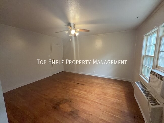 2303 E 9th St Unit 4