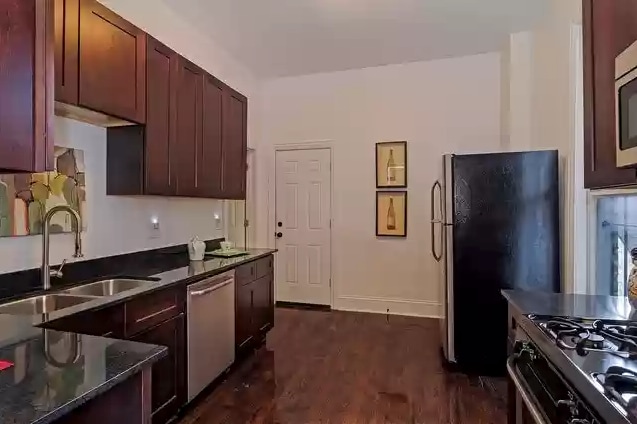 Photo - 2940 W Adams St