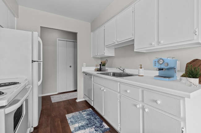 Photo - Cambridge Square