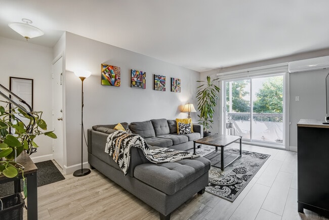 Building Photo - 1539 Av De Gentilly Unit CONDO Chambly