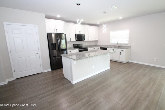 Photo - 695 Boughton Way