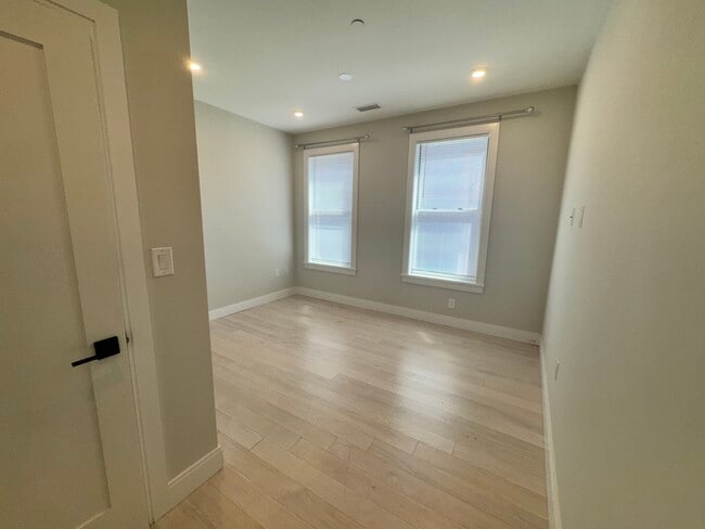 203 Green St Unit 2