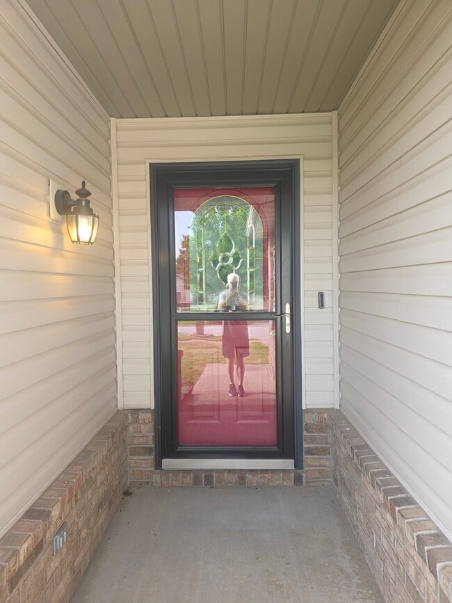 Entry - 4798 W Kingsbury St