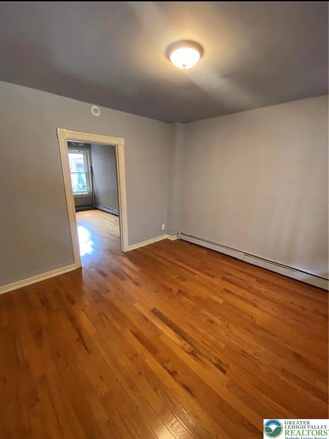 Photo - 948 W Maple St