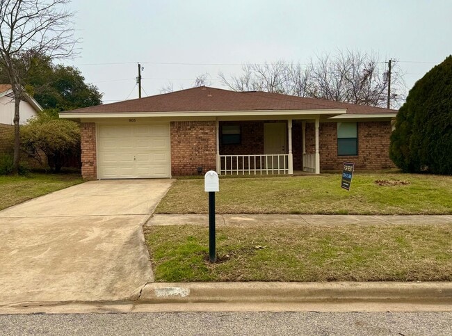 Building Photo - Single Family Home featuring 3 Bedrooms, 2 Baths, and 1 Car Garage