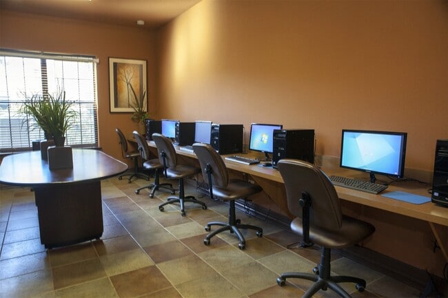 Building Photo - 910 N Frio St