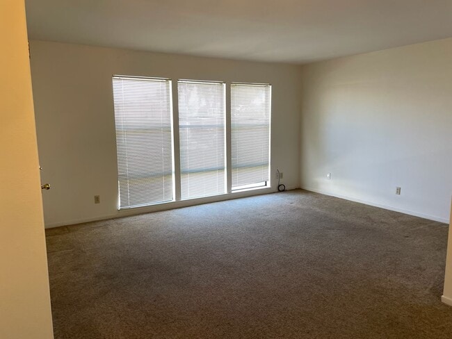 14121 Grand Ave