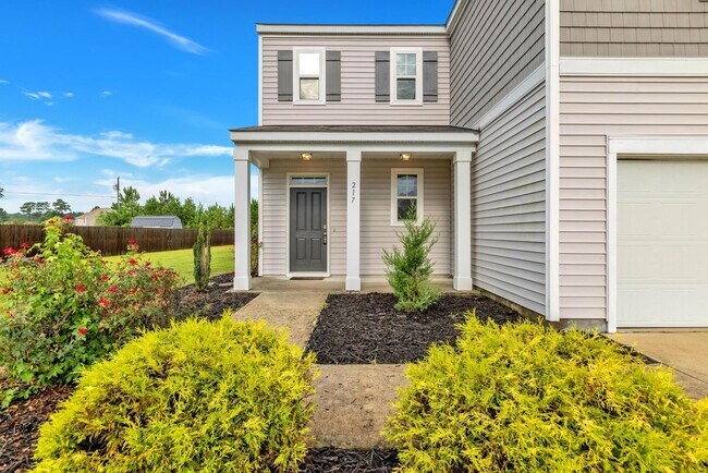 Photo - Move in special of $500 off 1st months ren... House