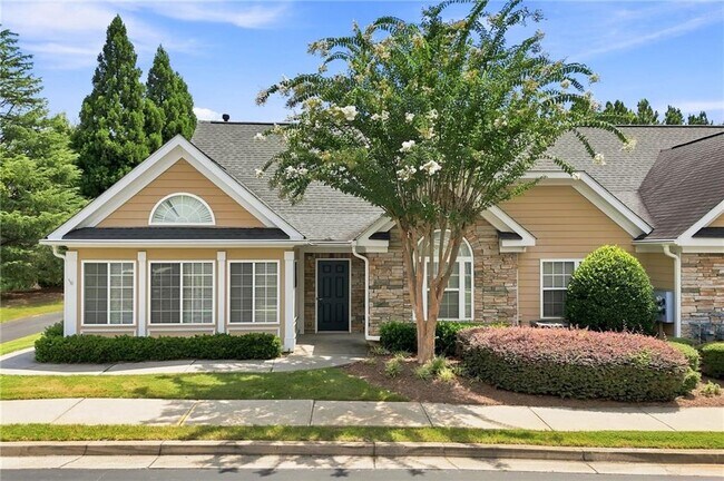 Photo - 3204 Village Ln