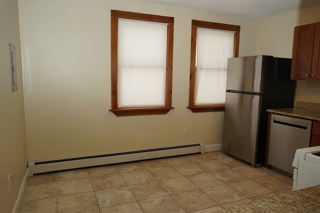 Photo - 61 Plain St Unit 1R