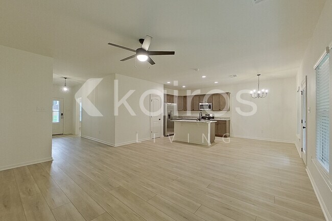 Photo - 111 Rainfall Ln