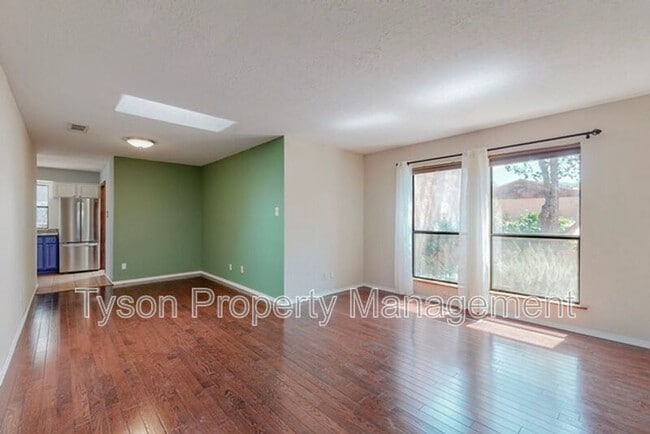 Photo - 7305 Mayflower Rd NE