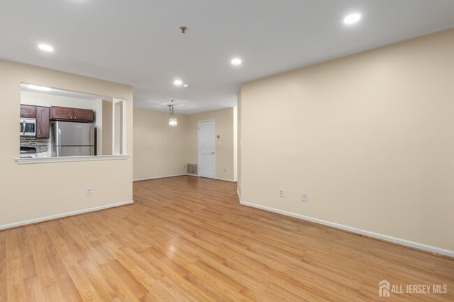 Photo - 828 Waterford Dr