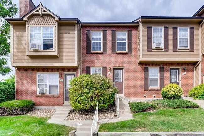 Beautiful 3 bed/2 bath Louisville Townhome - Beautiful 3 bed/2 bath Louisville Townhome