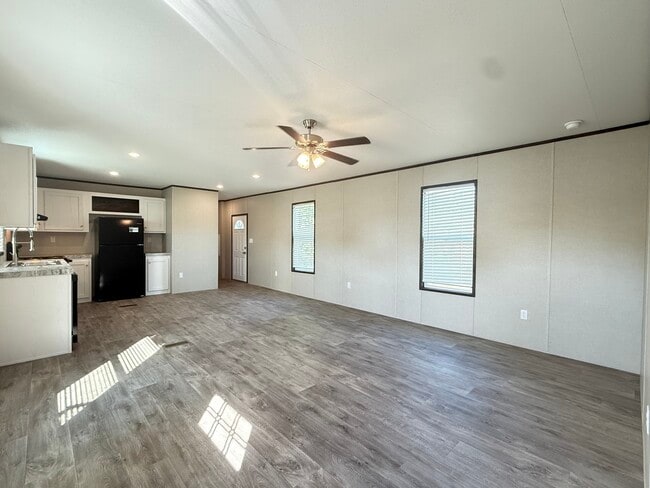 Photo - 203 Linda St