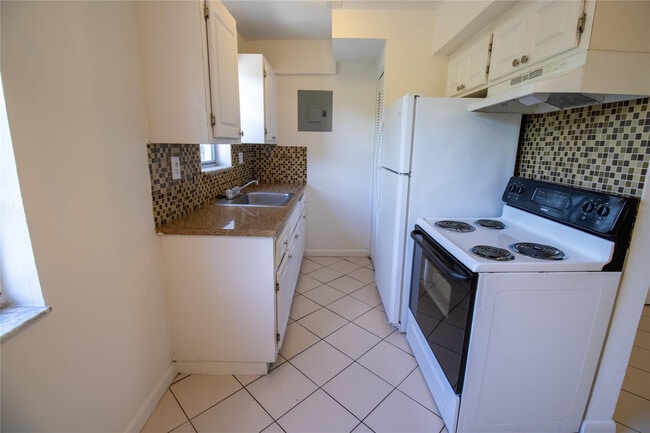 Photo - 1505 SW 2nd St Unidad 208