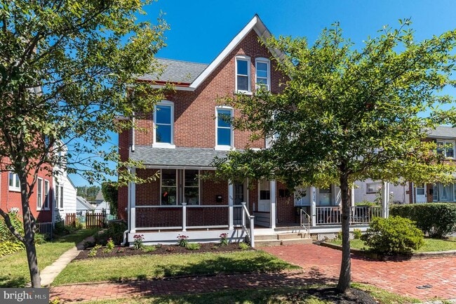 Building Photo - 739 S Matlack St Rental