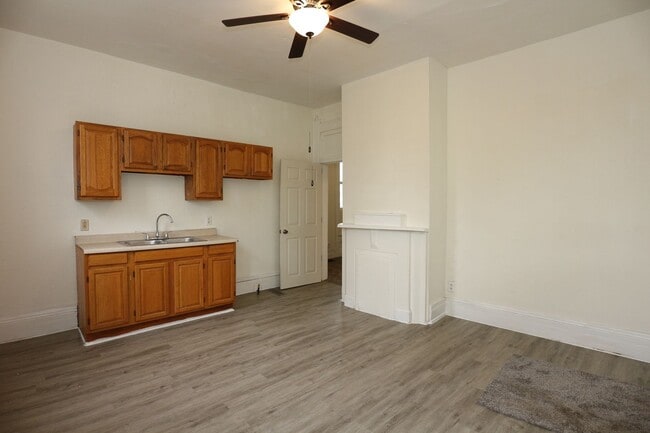 Building Photo - 020 Unit 2 Rental