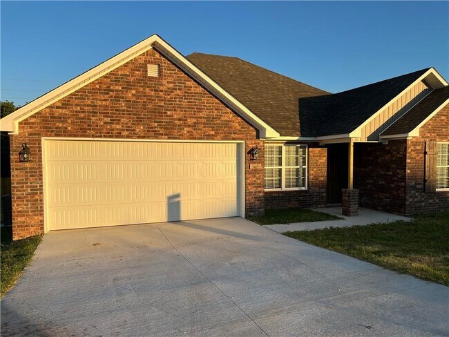 Photo - 801 Saddlebrook St House