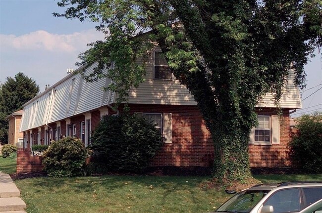 Building Photo - 5745 Pine Tree St S