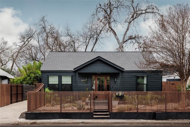 Photo - 2613 E 2nd St