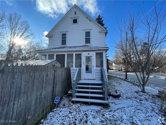 Building Photo - 42 Paris Ave Rental