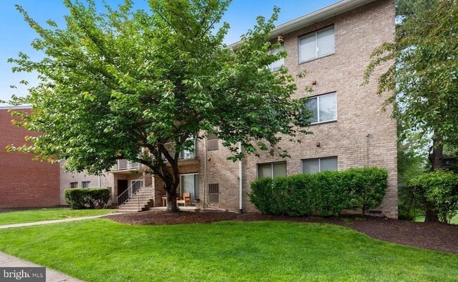Building Photo - 7997 Audubon Ave Unit 303
