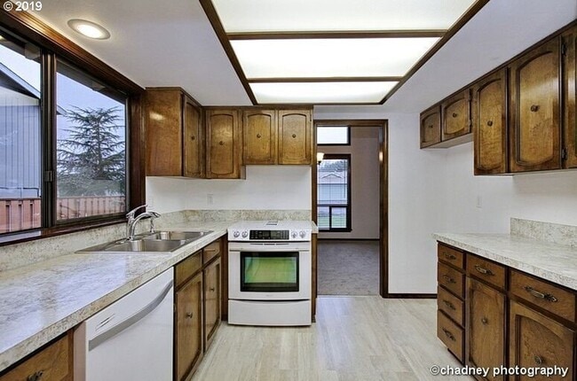 Photo - One level Immaculate Condition Ranch -Huge...