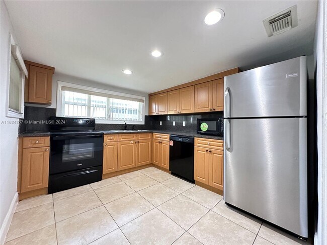 Photo - 2811 NW 88th St Unidad 1