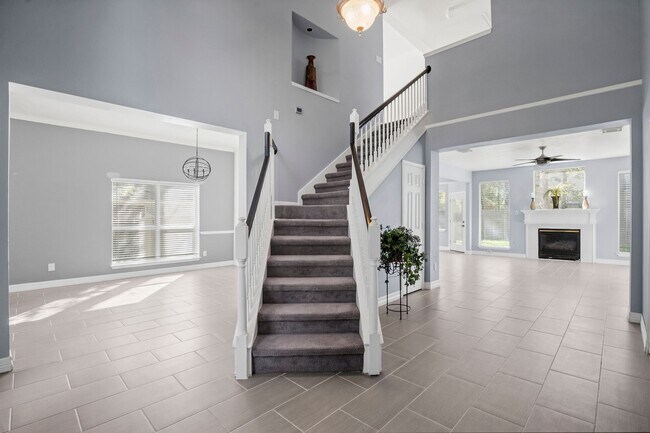 Photo - 47 N Winterport Cir
