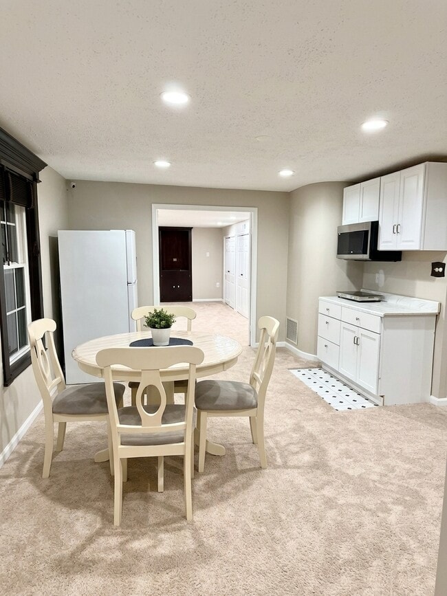 3729 Hetten Ln