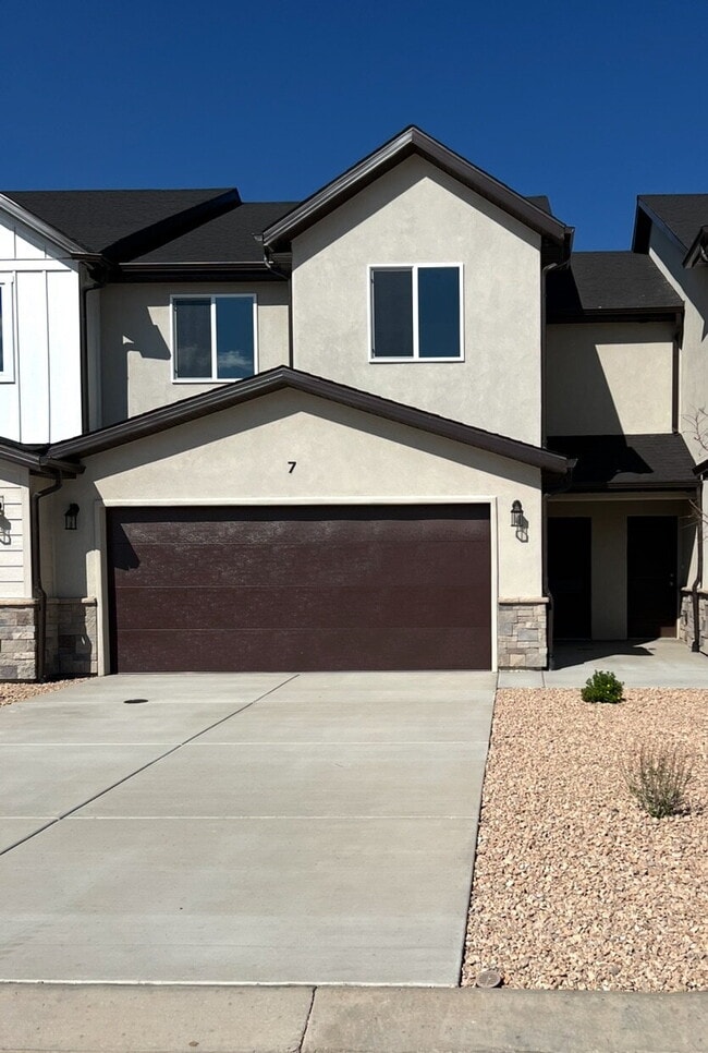 Building Photo - 3-Bed Townhouse Retreat in Cedar City – Sp... Unit #7