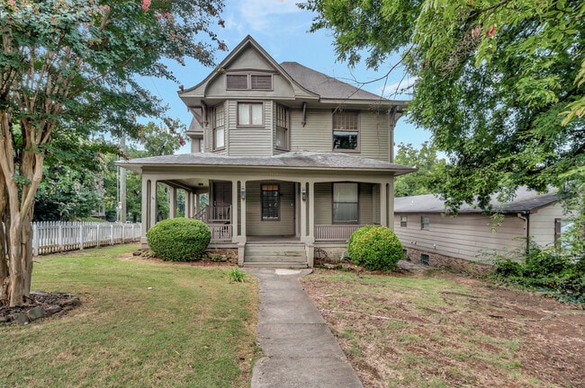 Building Photo - Aura on 14th