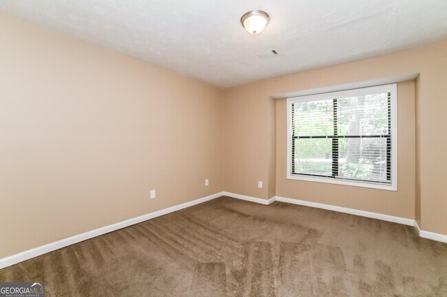 Photo - 1748 Charmeth Rd