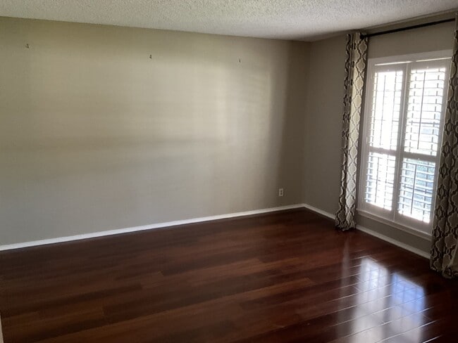 Photo - 129 Splitrock Ln