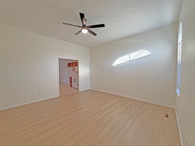 Photo - 4835/4837 S Glenn Duplex Unidad 4837