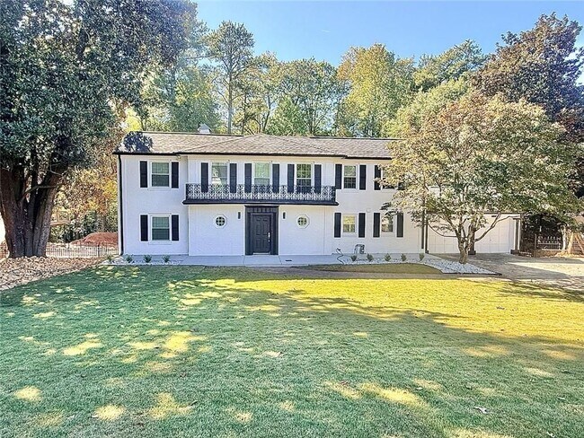 Photo - 200 W Paces Ferry Rd NW