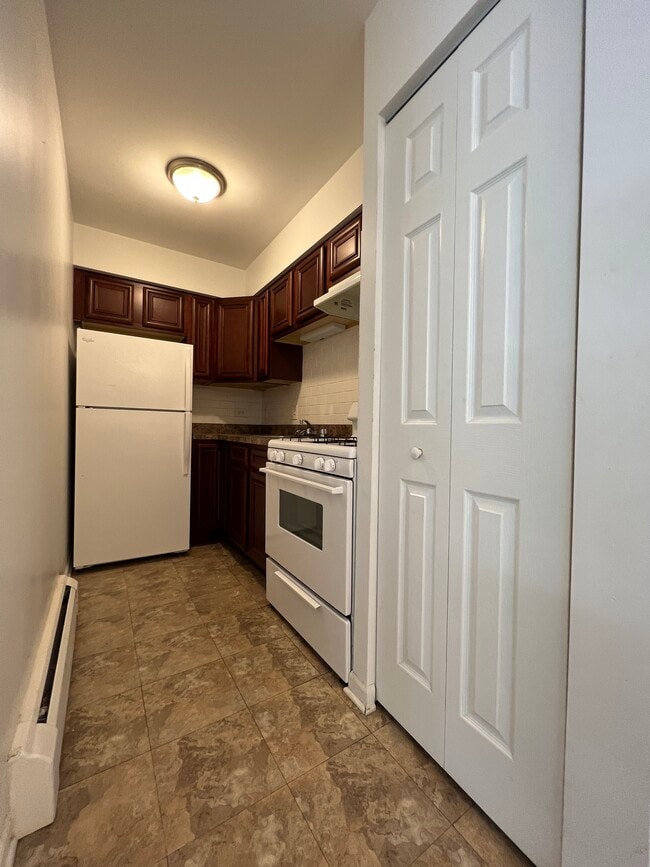 Building Photo - 736 W Buena Ave Rental