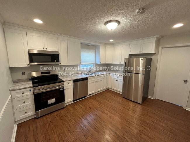 Photo - 7622 Helmdale Ave