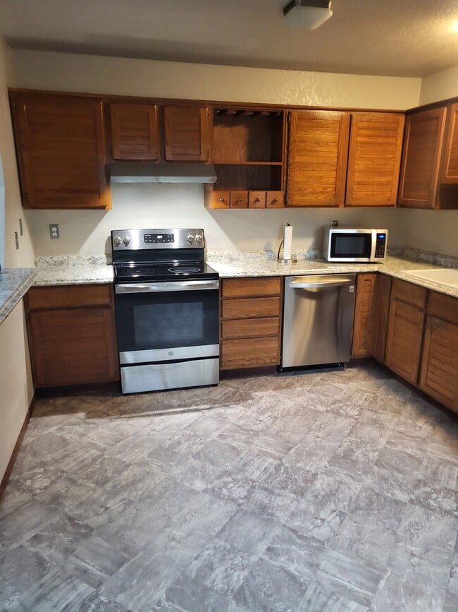 Roomy kitchen with upgrade appliances - 20005 1st Ave S Unit Apartment #3