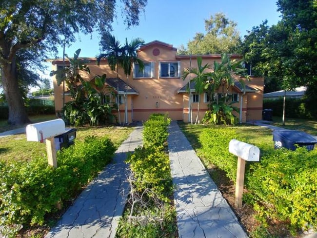 Building Photo - 2261 NE 171 St Rental