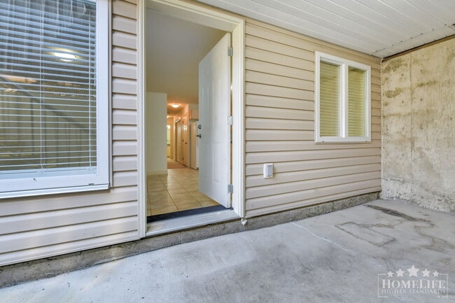 Photo - Bright 2-Bedroom Basement Suite in Sullivan-  All Utilities Included Unité Basement