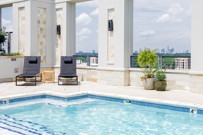 Rooftop Saltwater Pool - The Residence at Southpark