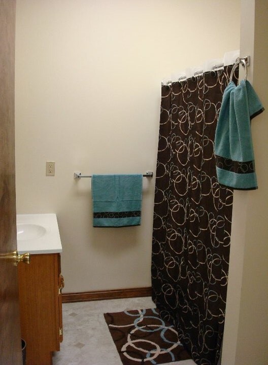 Bath - 71 Center Rd Unit 2